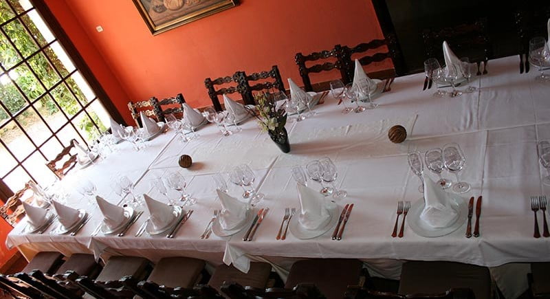 taula-grups-menjador-amb-ventanal-Restaurant-Sant-Antoni-Premià-de-Dalt-Mar